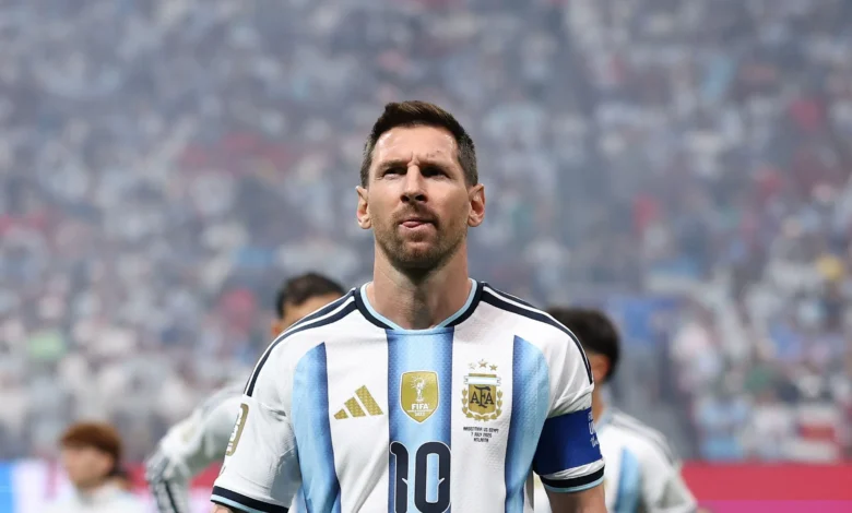 ميسي يفاجئ كلوزه بهدية قيمة بعد تحطيم رقمه القياسي في المونديال
