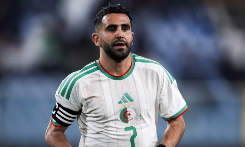 نادٍ سعودي يسعى لضم رياض محرز مجانًا بعد مغادرته الأهلي
