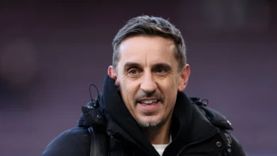 نيفيل يهاجم روميرو: على ميسي أن يتلقى الدعم يومياً 2 نيفيل يهاجم روميرو: على ميسي أن يتلقى الدعم يومياً