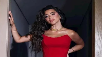 يارا السكري تتألق بالأحمر والأسود مع أغنية "الألوان" لعمرو دياب