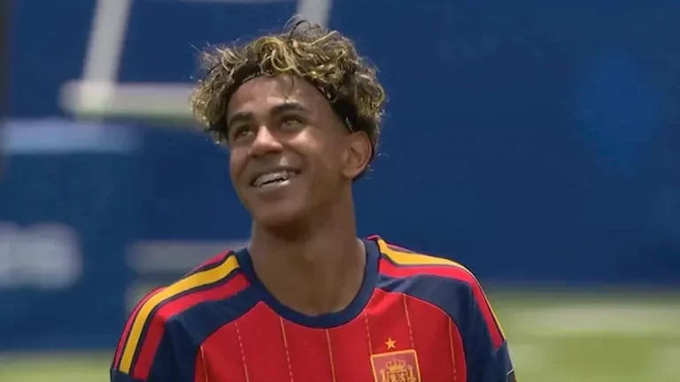 يامال يقود هجوم منتخب إسبانيا في نهائي كأس العالم ضد الأرجنتين 1 يامال يقود هجوم منتخب إسبانيا في نهائي كأس العالم ضد الأرجنتين