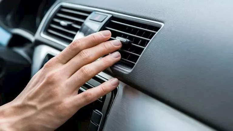 6 أخطاء شائعة تؤدي إلى تلف تكييف السيارة في الصيف