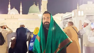 أحمد حاتم يؤدي مناسك العمرة بمناسبة المولد النبوي الشريف