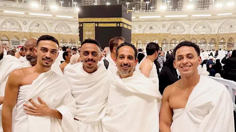 أحمد غزي وكزبرة يؤدّيان العمرة بعد عرض "محمود التاني" في السعودية - صور