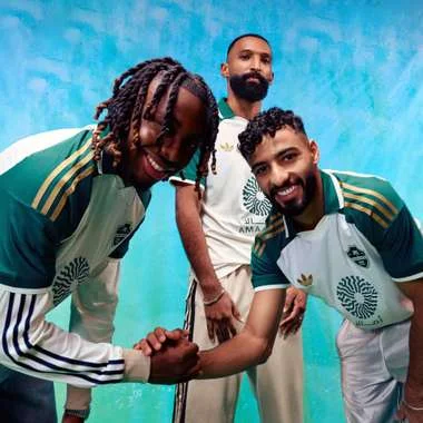 أديداس ونادي الأهلي السعودي يقدمان الطقمان الأساسي والاحتياطي لموسم 2026-2027 احتفاءً بالتاريخ والهوية والإرث