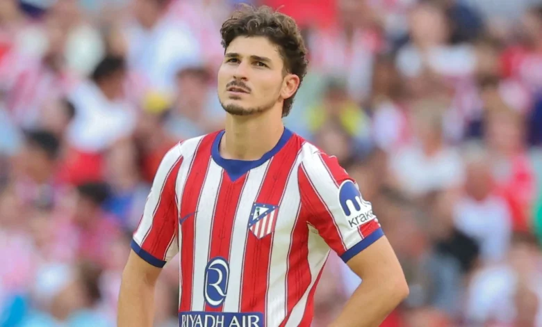 ألفاريز يثير الجدل مجددًا داخل أتلتيكو مدريد: هل هو مرض أم تمرد؟ 1 ألفاريز يثير الجدل مجددًا داخل أتلتيكو مدريد: هل هو مرض أم تمرد؟
