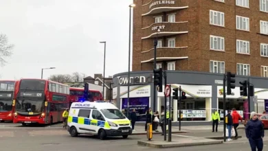 إصابة أربعة في حادث طعن بلندن والشرطة تلقي القبض على امرأة