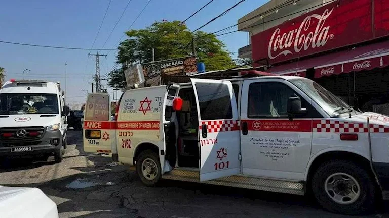 إصابة إسرائيلي في عملية طعن بالعوجا بالضفة الغربية وفرار المنفذ