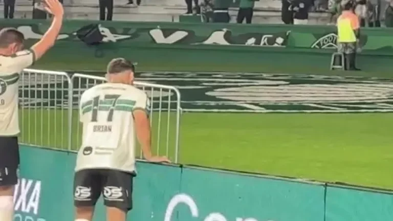 إصابة لاعب خلال احتفاله بهدف في الدوري البرازيلي