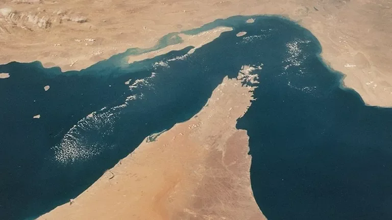 إيران وأمريكا: تفاصيل خارطة الـ60 يوماً لفتح مضيق هرمز
