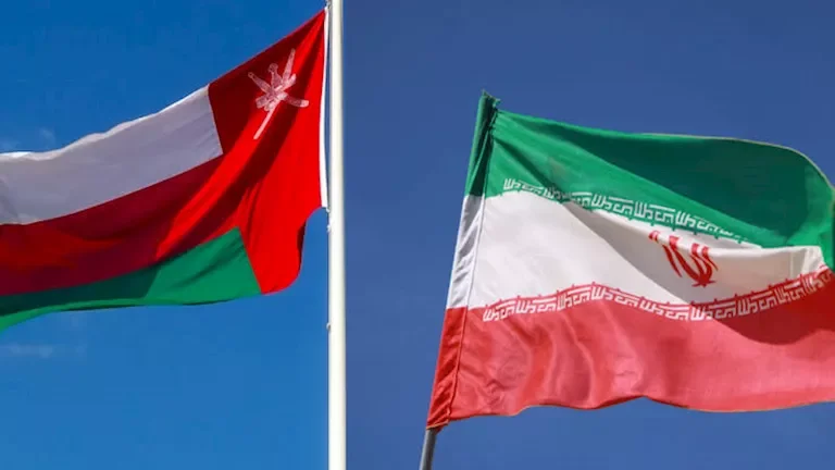 إيران وعمان تبحثان عن مسار جديد لعبور السفن في مضيق هرمز