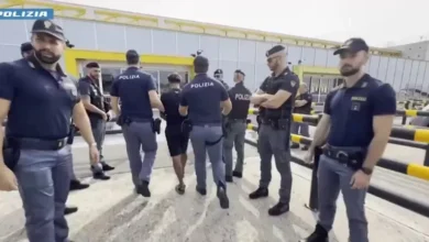 إيطاليا ترحل 23 مصريًا إلى القاهرة بسبب سوابق جنائية