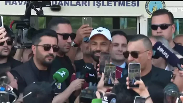 استقبال تاريخي لمحمد صلاح في طرابزون خلال زيارته الأخيرة 1 استقبال تاريخي لمحمد صلاح في طرابزون خلال زيارته الأخيرة