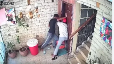 الأجهزة الأمنية تحقق في فيديو محاولة اقتحام شقة سكنية من قبل شخصين يرتديان زي الدليفري في العراق