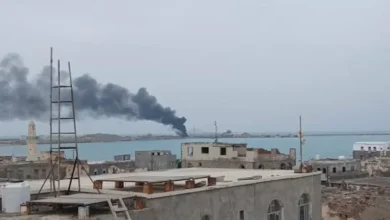 الحوثيون ينفذون 10 هجمات على المخا ويستهدفون مدينة مأرب