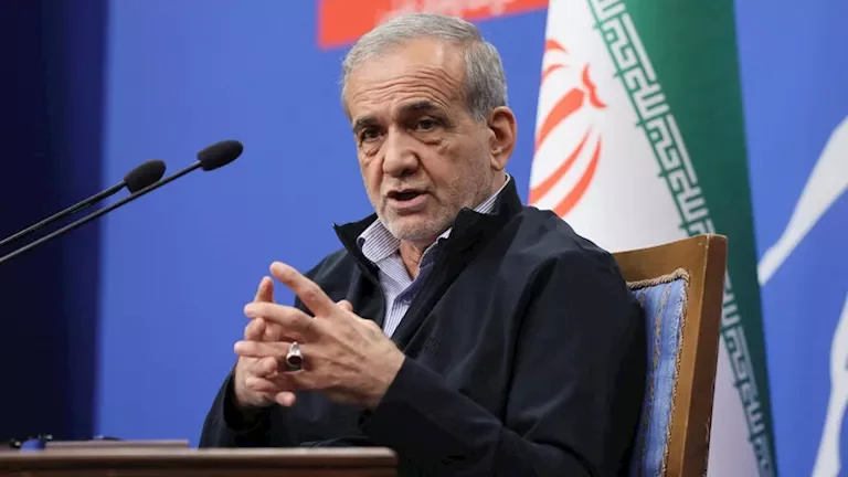 الرئيس الإيراني: التواصل مع مجتبى خامنئي يواجه صعوبات كبيرة حالياً