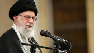 الساعات الحاسمة بعد مقتل خامنئي: كيف تعاملت طهران مع إعلان وفاته؟