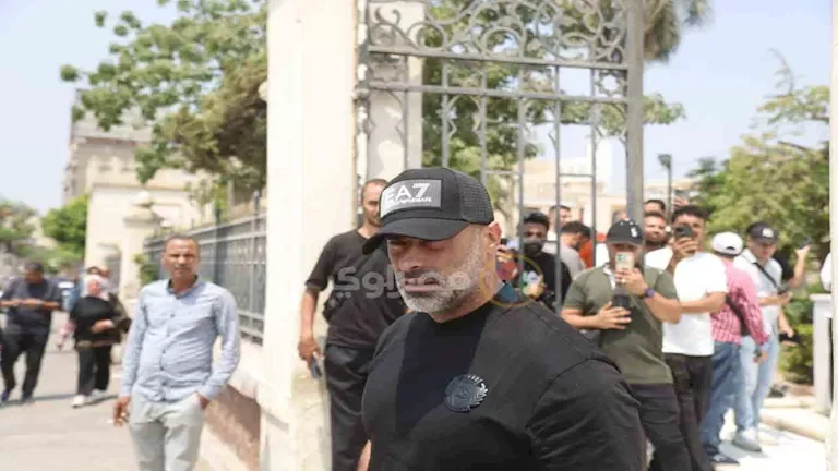 الصور الأولى من جنازة الفنان الراحل محمد التاجي تثير مشاعر الحزن 1 الصور الأولى من جنازة الفنان الراحل محمد التاجي تثير مشاعر الحزن