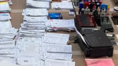 القبض على 6 متهمين بتزوير قطع أراضٍ في بلدية الناصرية وضبط ملفات جديدة 3 القبض على 6 متهمين بتزوير قطع أراضٍ في بلدية الناصرية وضبط ملفات جديدة