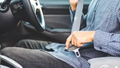 المرور: التزامات سائق السيارة أثناء القيادة على الطرق.. تجاهلها يعرضه لمخالفة