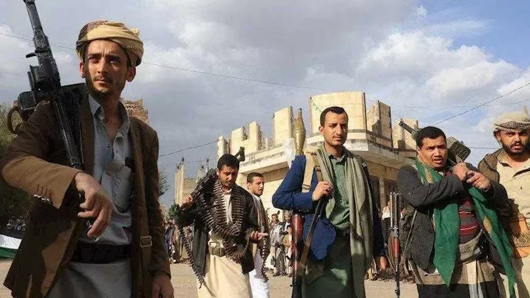 انفجارات في مأرب اليمنية جراء هجوم حوثي بالصواريخ والطائرات المسيّرة
