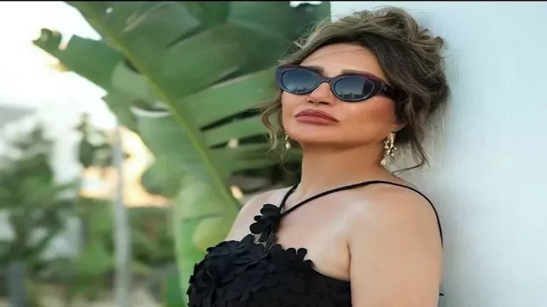 انهيار فنانة وحالة خالد الصاوي الصحية وإطلالة ليلى علوي المثيرة
