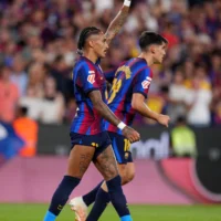 بالفيديو.. حكم مباراة برشلونة وبيلباو يُشيد بشارب رافينيا!