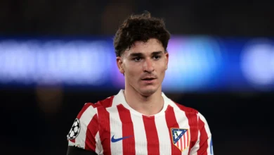 برشلونة ينافس تشيلسي ويونايتد على التعاقد مع بديل ألفاريز