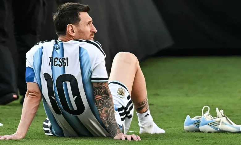 برشلونة يواسي ميسي ويقدم الشكر لوالده الراحل