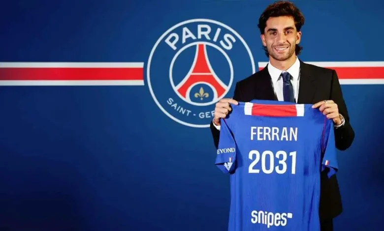 برشلونة يُعلن رسمياً عن انتقال فيران توريس إلى باريس سان جيرمان