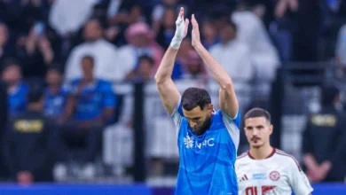 بنزيما يثير أول أزمة في موسم الهلال بلحظة غضب