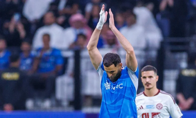 بنزيما يثير أول أزمة في موسم الهلال بلحظة غضب