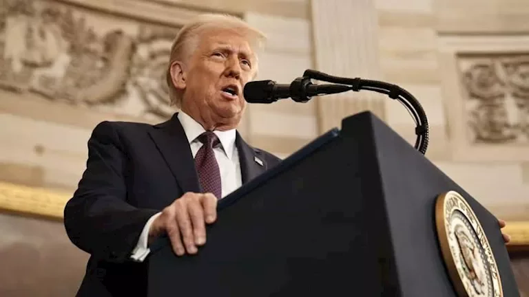 ترامب يتحدث عن ضم مضيق هرمز وإيران توضح شروط إعادة فتحه