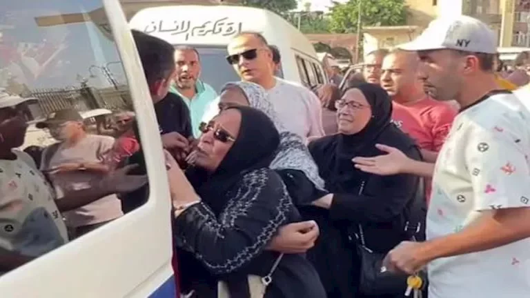 تشييع جثمان الفنان عمرو محمد علي إلى مثواه الأخير بالصور