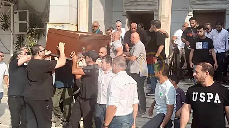 تشييع جنازة والدة المخرج عثمان أبو لبن من مسجد نصر الإسلام بالصور