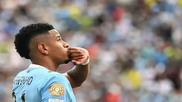 توتنهام يعلن التعاقد مع سافينيو لاعب مان سيتي في انتظار مرموش