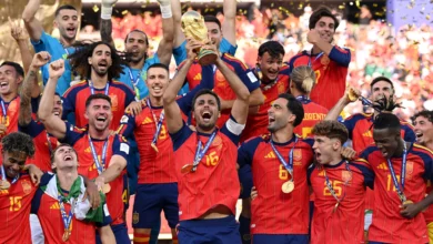 تيفو مارسيليا يثير الجدل: احتفالات ألتراس النادي بتتويج إسبانيا