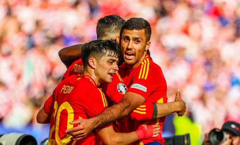 "جافي وبيدري في مأمن.. رباعي برشلونة يواجه تبعات صفقة رودري"