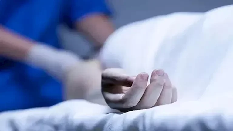 "جريمة قتل بشعة في منطقة منشأة ناصر: شاب يُقتل طعناً بالسكين بعد استيقاظه المفاجئ"