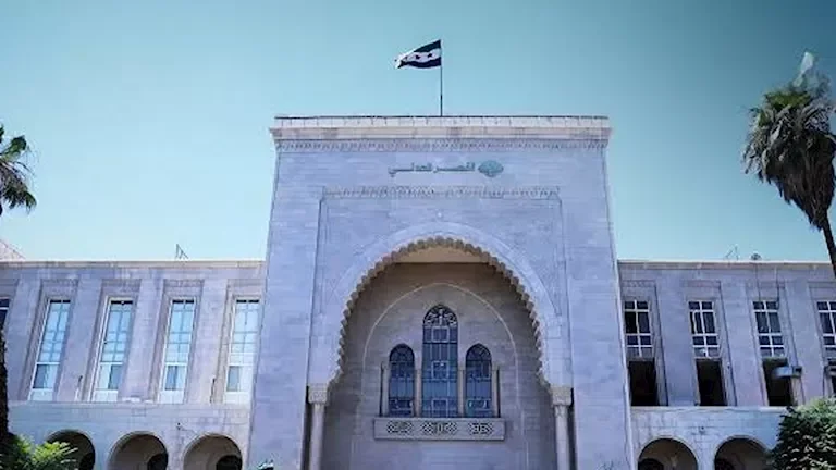 حكم مؤبد على مفتي نظام الأسد من قبل القضاء السوري
