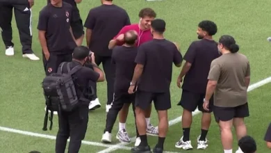 حمزة عبدالكريم يلتقي بلاعبي الأهلي قبل مباراة كأس خوان جامبر