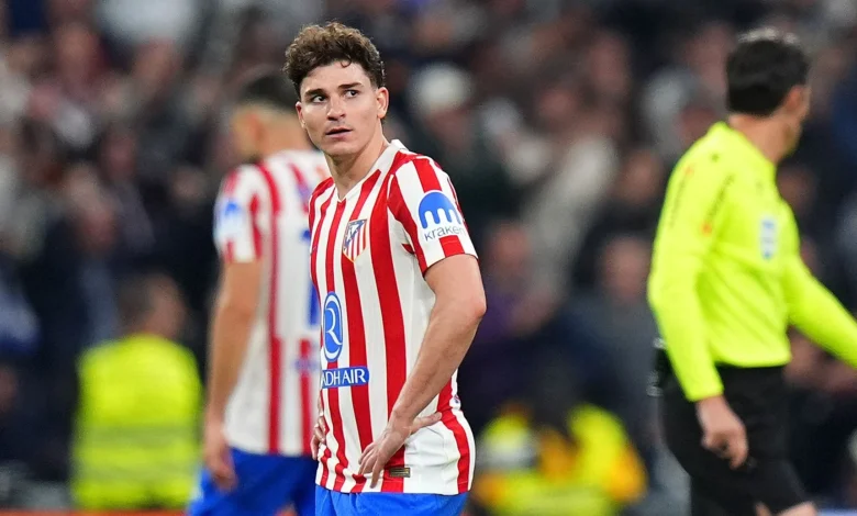 رئيس أتلتيكو يوضح: هل يواجه ألفاريز غضب جماهير مدريد بعد أزمة برشلونة؟ 1 رئيس أتلتيكو يوضح: هل يواجه ألفاريز غضب جماهير مدريد بعد أزمة برشلونة؟