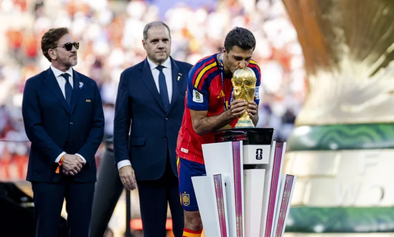 رودري يحسم قراره ويختار وجهته المقبلة وسط صراع برشلونة وريال مدريد على ضمه