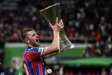 ريال مدريد وتشيلسي يعيقان طموحات مانشستر يونايتد