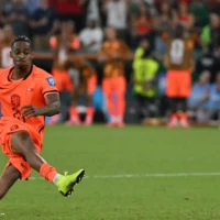 سامرفيل يشارك بنزيما في الظهور الرسمي الأول للهلال