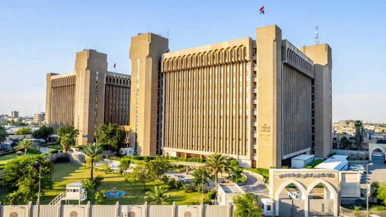 سحب يد رئيس جامعة البصرة وسط غموض حول الأسباب
