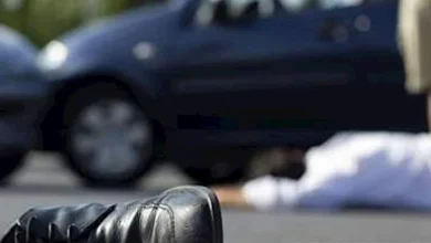سيارة مسرعة تصدم شخصًا أثناء عبوره الطريق في منطقة بولاق الدكرور