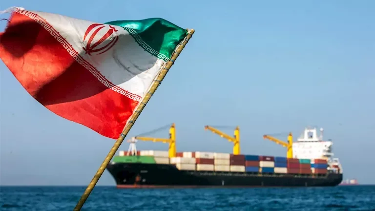 شركتان صينيتان توقفان شحن النفط عبر مضيق هرمز وباب المندب
