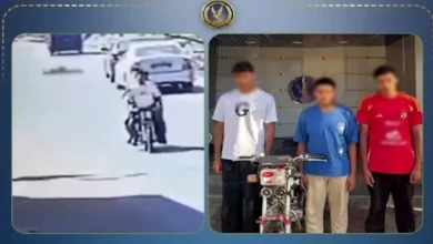 ضبط 3 طلاب بعد صدمهم فتاة بدراجة نارية في الغربية وفرارهم من الموقع | فيديو