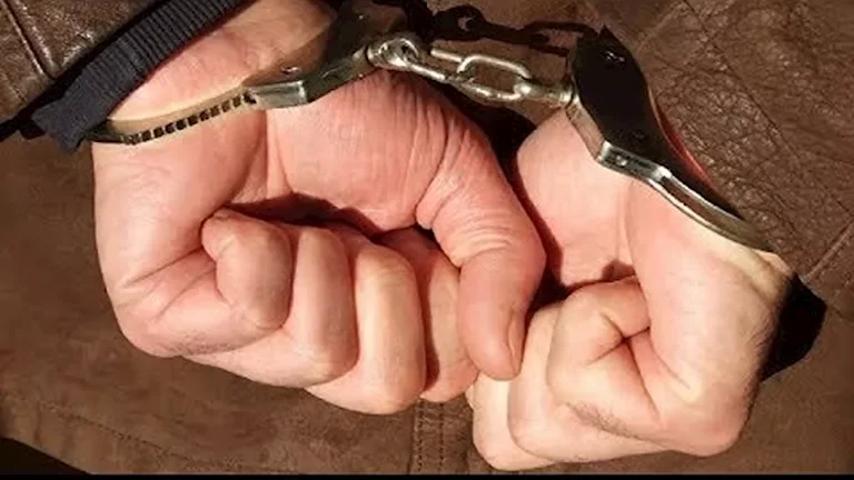 ضبط سائق "توك توك" في القاهرة بعد قيادته عكس الاتجاه بسبب معاتبته على مخالفة